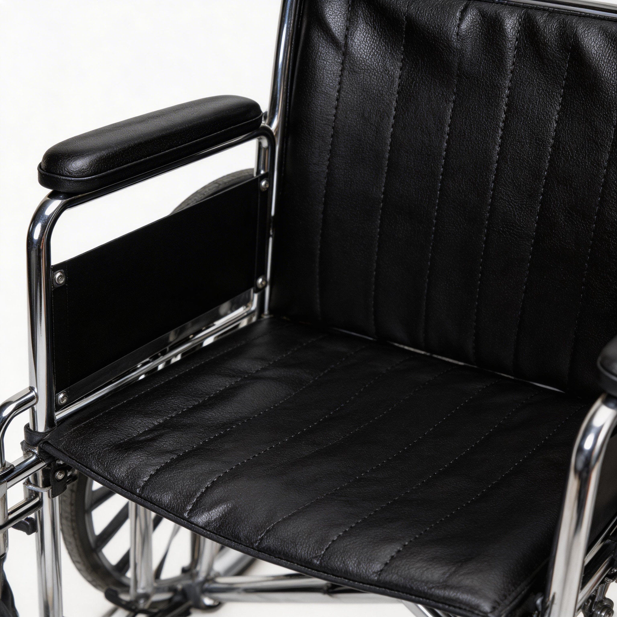 BME4618 28-Inch High-Capacity Bariatric Manual Wheelchair | 500 LBS Max Load